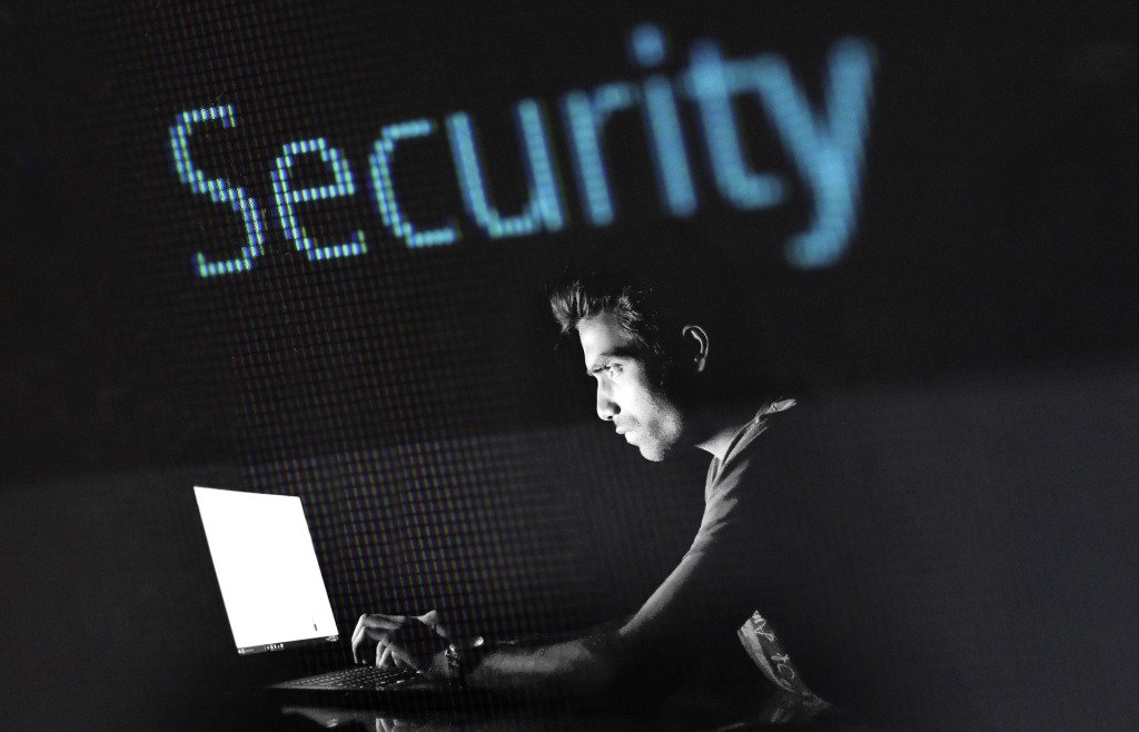 Perché gli antivirus sono fondamentali nelle reti aziendali? Malware e ransomware possono compromettere dati sensibili e interrompere la produttivitÃ
